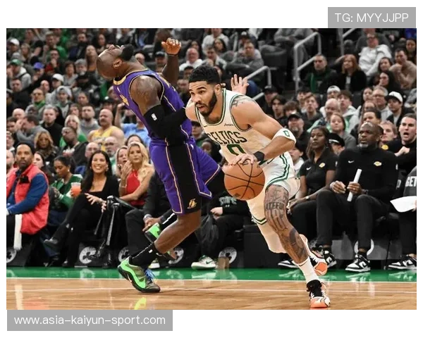 尼克斯塔图姆关键球拯救球队士气:纽约新希望的篮球奇迹